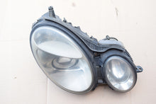 Laden Sie das Bild in den Galerie-Viewer, Frontscheinwerfer Mercedes-Benz W211 Xenon Rechts Scheinwerfer Headlight