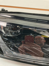 Laden Sie das Bild in den Galerie-Viewer, Frontscheinwerfer Skoda Octavia IV 5E4941016A Rechts Scheinwerfer Headlight SCH1890821186ut