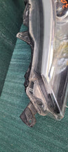 Laden Sie das Bild in den Galerie-Viewer, Frontscheinwerfer Toyota Avensis 81170-05390 Ein Stück (Rechts oder Links) SCH2315345733bc
