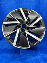 Laden Sie das Bild in den Galerie-Viewer, 1x Alufelge 18 Zoll 7.5&quot; 5x112 48ET Glanz Schwarz 5E3601025AD Mg Octavia 5e3 Iv