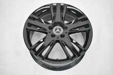 Laden Sie das Bild in den Galerie-Viewer, 1x Alufelge 18 Zoll 7.5&quot; 5x112 52ET A2464012002 Mercedes-Benz Cla C117 Rim Wheel