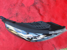 Laden Sie das Bild in den Galerie-Viewer, Frontscheinwerfer Hyundai I30 III 92102G4510BSP Rechts Scheinwerfer Headlight SCH4180226770ij
