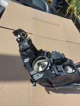 Laden Sie das Bild in den Galerie-Viewer, Frontscheinwerfer Peugeot 308 I 9677523080 Links Scheinwerfer Headlight SCH8767319869rk