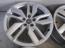 Laden Sie das Bild in den Galerie-Viewer, 4x Alufelge 18 Zoll 8.0" 5x112 39ET Glanz Silber 80A601025 Audi Q5 Q3 Rim Wheel FEL8283673496hy