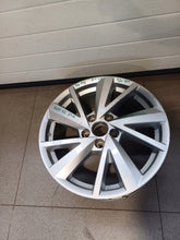 Laden Sie das Bild in den Galerie-Viewer, 1x Alufelge 17 Zoll 7.0" 5x112 45ET 81A601025C Audi Q2 Rim Wheel FEL9747251150ge