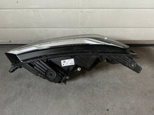 Laden Sie das Bild in den Galerie-Viewer, Frontscheinwerfer Dacia Sandero III Logan 260102586R Full LED Rechts Headlight