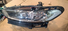 Laden Sie das Bild in den Galerie-Viewer, Frontscheinwerfer Ford Mondeo ES73-13W030EA Ein Stück (Rechts oder Links) SCH3486324318lh