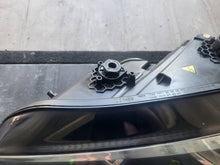 Load image into Gallery viewer, Frontscheinwerfer VW Caddy 2K1941031B Vorderseite Scheinwerfer Headlight SCH7535815814rw