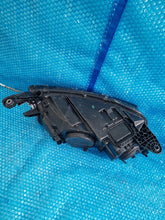 Laden Sie das Bild in den Galerie-Viewer, Frontscheinwerfer Skoda Fabia 6V1941015D Links Scheinwerfer Headlight