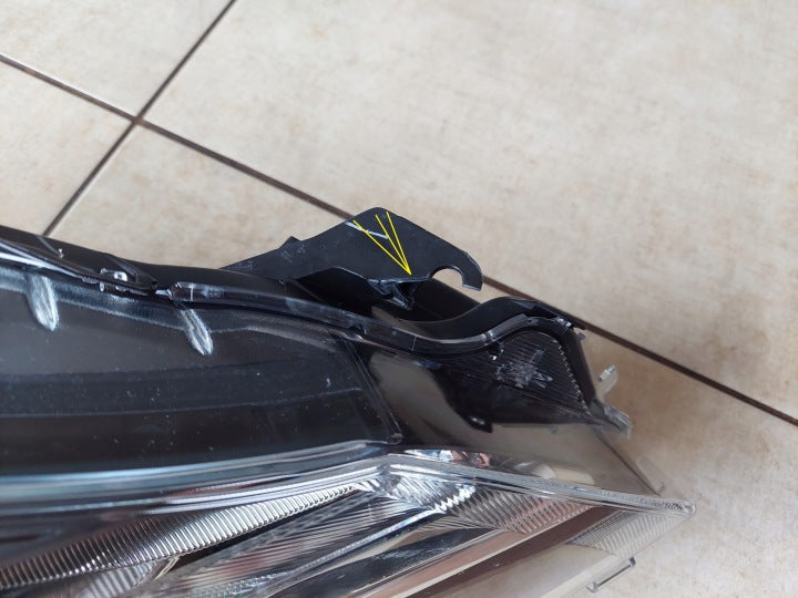 Frontscheinwerfer Toyota Yaris Rechts Scheinwerfer Headlight SCH3123663173sl