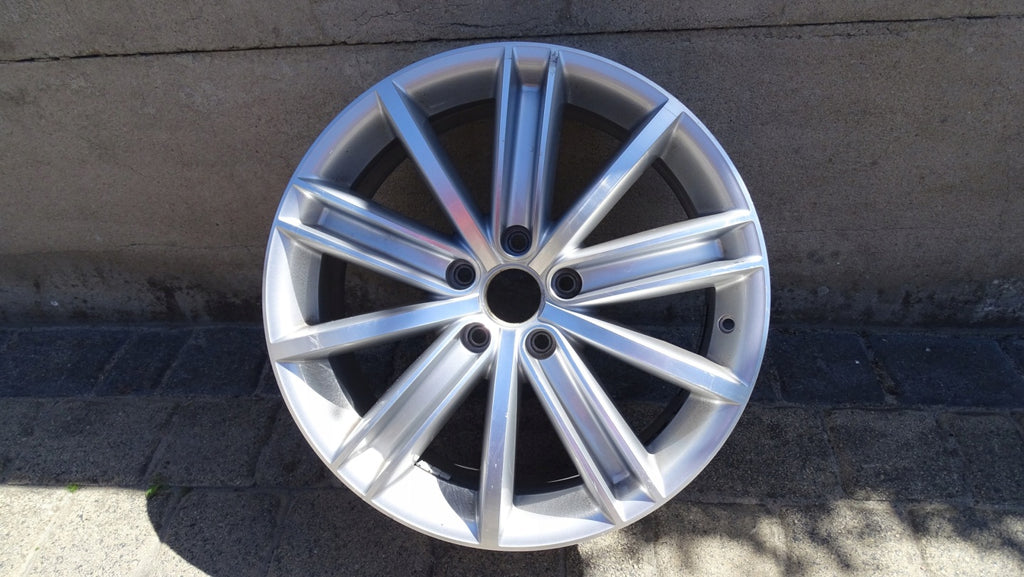 1x Alufelge 18 Zoll 7.0" 5x112 43ET Glanz Silber 5N0601025AF VW Tiguan Rim Wheel FEL8227958363rn
