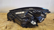 Laden Sie das Bild in den Galerie-Viewer, Frontscheinwerfer Mercedes-Benz W176 A1769067600 LED Rechts Headlight SCH8671775184eb