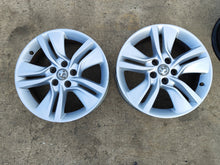 Load image into Gallery viewer, 1x Alufelge 17 Zoll 7.0" 5x110 35ET Glanz Silber 13385456 Opel Meriva B FEL9507392237ew