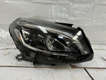 Laden Sie das Bild in den Galerie-Viewer, Frontscheinwerfer Mercedes-Benz W246 A2469066201 LED Rechts Headlight