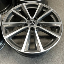 Laden Sie das Bild in den Galerie-Viewer, 4x Alufelge 18 Zoll 7.5" 5x112 52ET Glanz Schwarz A2464010800 Mercedes-Benz FEL4798159264bi