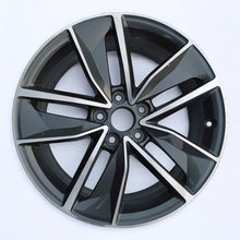 Laden Sie das Bild in den Galerie-Viewer, 1x Alufelge 18 Zoll 7.0&quot; 5x112 43ET 8U0601025AH Audi Q3 Rim Wheel