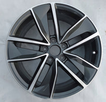 Laden Sie das Bild in den Galerie-Viewer, 1x Alufelge 18 Zoll 7.0&quot; 5x112 43ET 8U0601025AH Audi Q3 Rim Wheel