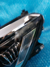 Laden Sie das Bild in den Galerie-Viewer, Frontscheinwerfer VW Passat B8 3G1941081P LED Ein Stück (Rechts oder Links)
