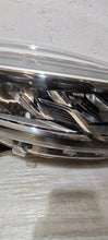 Laden Sie das Bild in den Galerie-Viewer, Frontscheinwerfer Renault Captur I 260107244R LED Rechts Scheinwerfer Headlight SCH4731756427uv
