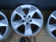 Load image into Gallery viewer, 4x Alufelge 17 Zoll 6.5&quot; 5x114.3 40ET Silber Kia Cerato Carens Carnival