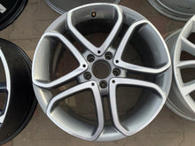 Laden Sie das Bild in den Galerie-Viewer, 1x Alufelge 18 Zoll 8.5&quot; 5x112 A2124016202 Mercedes-Benz W212 Rim Wheel