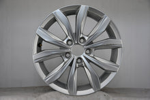 Laden Sie das Bild in den Galerie-Viewer, 1x Alufelge 15 Zoll 5.5&quot; 5x100 40ET Glanz Silber 2G0601025 VW Polo Rim Wheel