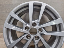 Laden Sie das Bild in den Galerie-Viewer, 1x Alufelge 17 Zoll 7.5" 5x112 51ET Glanz Silber 8V0601025CS Audi A3 Rim Wheel FEL5422745006df
