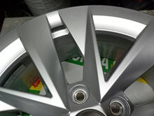 Load image into Gallery viewer, 1x Alufelge 17 Zoll 46ET Silber 5E3601025 Skoda Octavia I Rim Wheel FEL7991561510dp