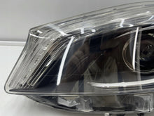 Laden Sie das Bild in den Galerie-Viewer, Frontscheinwerfer Mercedes-Benz W176 A1768201161 Xenon Links Headlight SCH9797709941tv