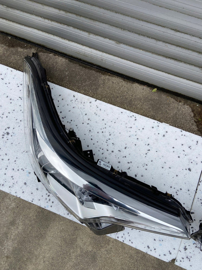 Frontscheinwerfer Toyota C-Hr Chr 81110-F4030 Ein Stück (Rechts oder Links)