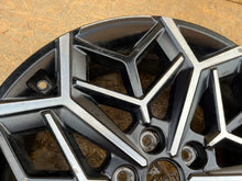 Load image into Gallery viewer, 1x Alufelge 19 Zoll 7.5&quot; 5x114.3 51ET 52910-N7400 Hyundai Tucson Rim Wheel