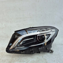 Laden Sie das Bild in den Galerie-Viewer, Frontscheinwerfer Mercedes-Benz Gla A1569061700 Bi-Xenon Rechts oder Links SCH9825214061xy