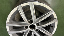 Load image into Gallery viewer, 1x Alufelge 16 Zoll 6.5&quot; 5x112 46ET Glanz Silber 5G0601025 Vw Rim Wheel