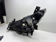 Laden Sie das Bild in den Galerie-Viewer, Frontscheinwerfer Mazda III BSP551030 Rechts Scheinwerfer Headlight SCH6078042665mf