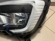 Laden Sie das Bild in den Galerie-Viewer, Frontscheinwerfer Renault Master 260607867R Links Scheinwerfer Headlight