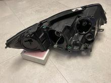 Laden Sie das Bild in den Galerie-Viewer, Frontscheinwerfer Land Rover I Sport Discovery L550 FK72-13W029-EE Xenon FALSE SCH1824666293te