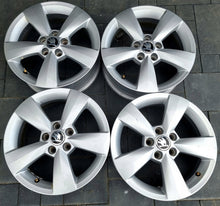 Laden Sie das Bild in den Galerie-Viewer, 4x Alufelge 15 Zoll 6.0" 5x100 37ET Glanz Silber 5JA601025 Skoda Fabia Iii FEL6067175356cj