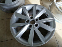 Laden Sie das Bild in den Galerie-Viewer, 1x Alufelge 16 Zoll 7.0&quot; 5x100 46ET Glanz Silber 5JA601025 Skoda Fabia Rim Wheel
