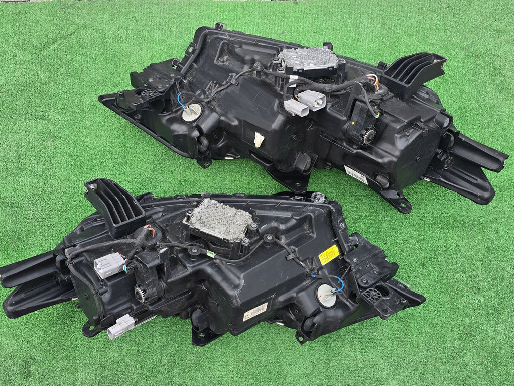 Frontscheinwerfer Mitsubishi Outlander III 8301D3-32 Full LED Rechts oder Links