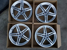 Laden Sie das Bild in den Galerie-Viewer, 4x Alufelge 18 Zoll 8.0" 5x112 40ET Glanz Silber 8W0601025HM Audi B8 Rim Wheel FEL8877621225nu