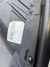 Laden Sie das Bild in den Galerie-Viewer, Frontscheinwerfer Mercedes-Benz W221 A2218202939 Ein Stück (Rechts oder Links) SCH6692831251vs