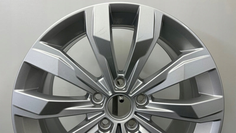 1x Alufelge 17 Zoll 7.0" 5x112 45ET Glanz Silber 2GA601025J VW Rim Wheel FEL1098453431ih