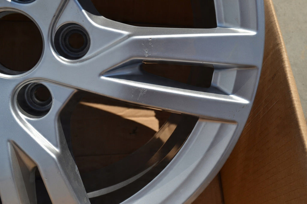 1x Alufelge 17 Zoll 6.5" 5x112 45ET Glanz Silber 8V0601025DK Audi A3 Rim Wheel