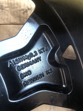 Load image into Gallery viewer, 1x Alufelge 17 Zoll 6.5&quot; 5x114.3 50ET Glanz Schwarz 403005180R Dacia Duster