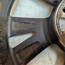 Laden Sie das Bild in den Galerie-Viewer, 1x Alufelge 17 Zoll 7.0&quot; 5x112 PW457-02001 Toyota Rim Wheel