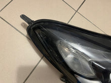 Laden Sie das Bild in den Galerie-Viewer, Frontscheinwerfer Opel Corsa A E 39108223 Rechts Scheinwerfer Headlight SCH6370630038vl