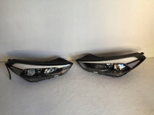 Load image into Gallery viewer, Frontscheinwerfer Hyundai Tucson 92102D7110 Ein Satz Scheinwerfer Headlight SCH9051794437sm