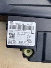 Laden Sie das Bild in den Galerie-Viewer, Frontscheinwerfer Skoda Octavia IV 5E4941015A Full LED Rechts oder Links SCH8396333424ok