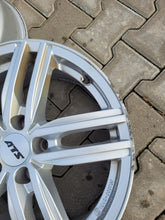 Laden Sie das Bild in den Galerie-Viewer, 4x Alufelge 17 Zoll 7.0" 5x112 40ET Glanz Silber AT70740V22 Rim Wheel FEL1683523686zv