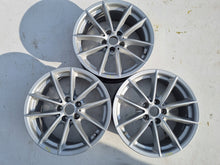Load image into Gallery viewer, 1x Alufelge 17 Zoll 7.5" 5x112 27ET 6868217 BMW G31 G30 Rim Wheel FEL9077010879cv